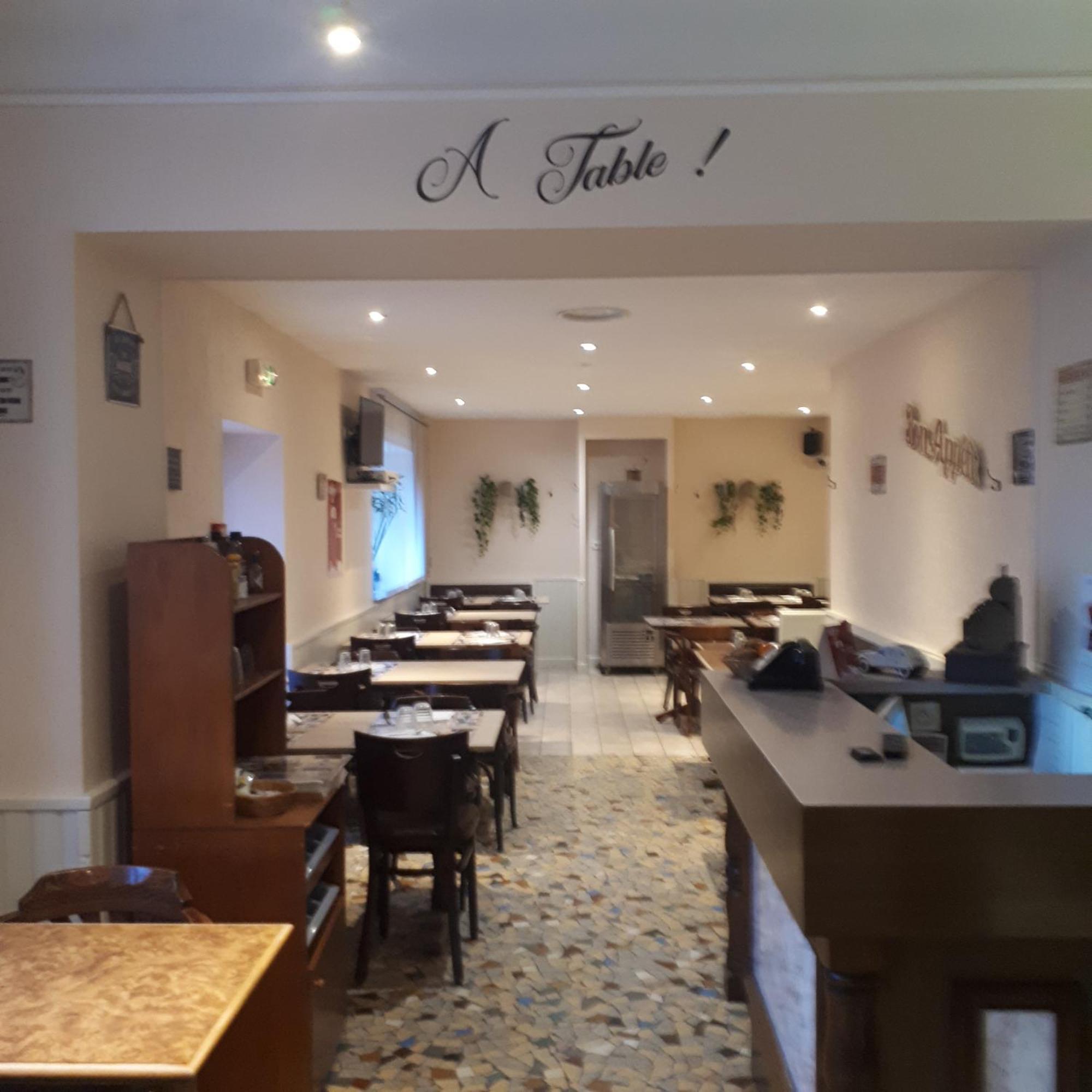 Hotel Restaurant Le Centre Comblanchien المظهر الخارجي الصورة